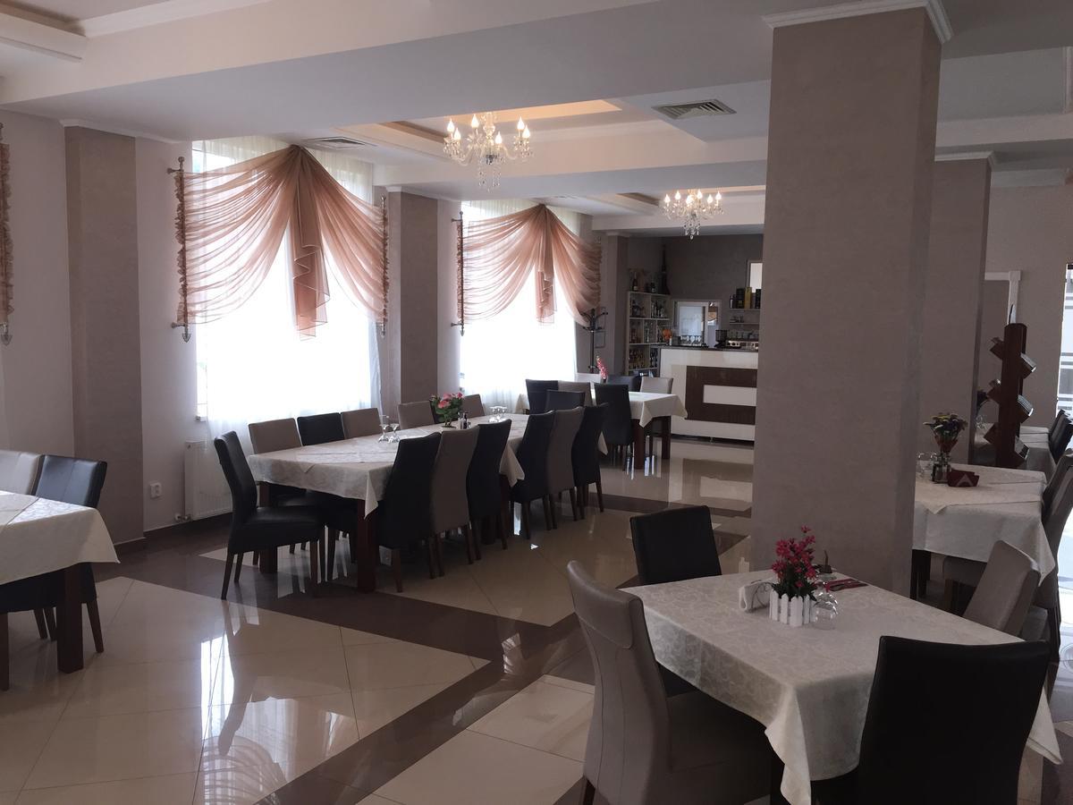 Hotel-Restaurant Oscar П'ятра-Нямц Екстер'єр фото